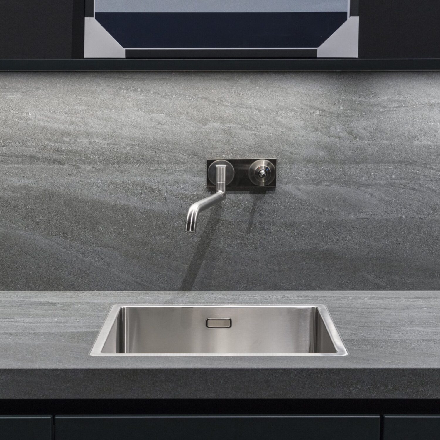 Aspen_Grey_n-sphere-Centrum-Spiekow-Kamienia-Ciemnoszary-Spiek-Kwarcowy-Skalista-Tekstura-Do-Industrialnych-Wnętrz-03