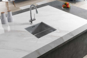 Calacatta-Spiek-Kwarcowy-Coverlam-Grespania-n-sphere-Centrum-Spiekow-Slask-Bielsko-Biala-Zywiec-03-min