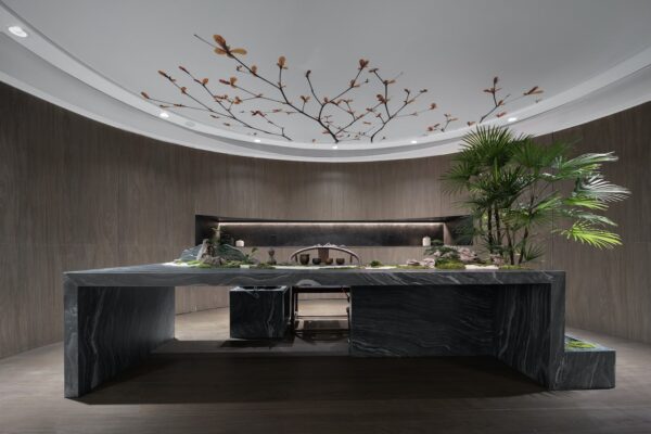 Mar_del_plata-spiek-kwarcowy-szary-z-falą-organiczny-kamień-na-blaty-ściany-płynny-wzór-naturalne-aranzacje-n-sphere-centrum-spiekow-kwarcowych-kamieni-n-sphere-03