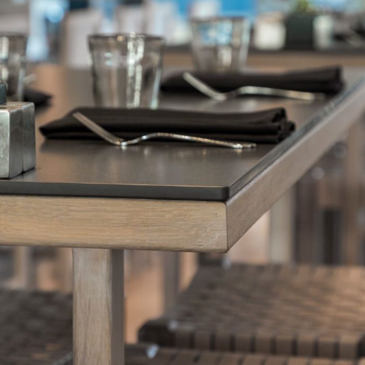 STOLY_ZE_SPIEKOW__KONGLOMERATU_meble_spieki_konglomerat_kwarcowe_n_sphere_polsk (14)