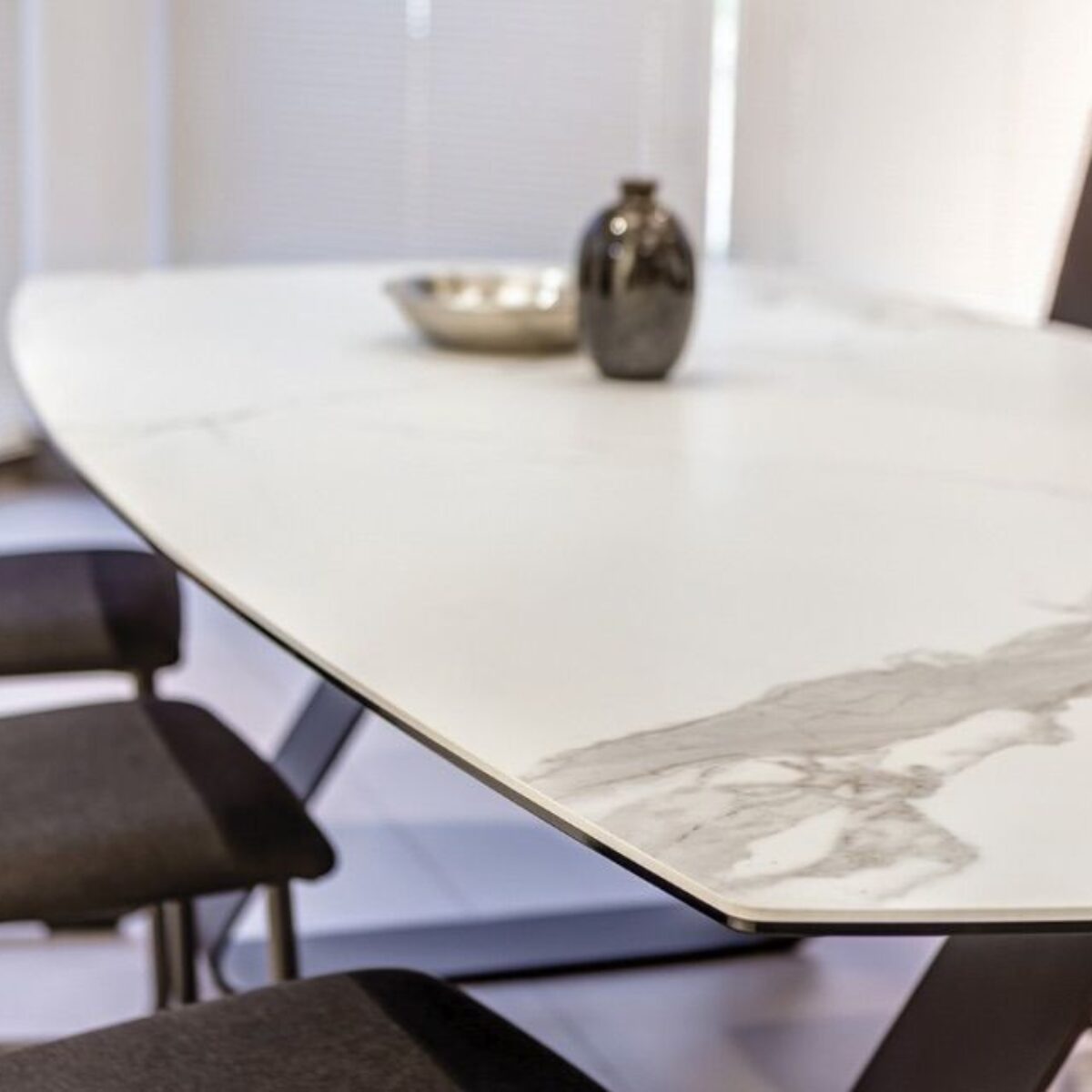 STOLY_ZE_SPIEKOW__KONGLOMERATU_meble_spieki_konglomerat_kwarcowe_n_sphere_polsk (15)