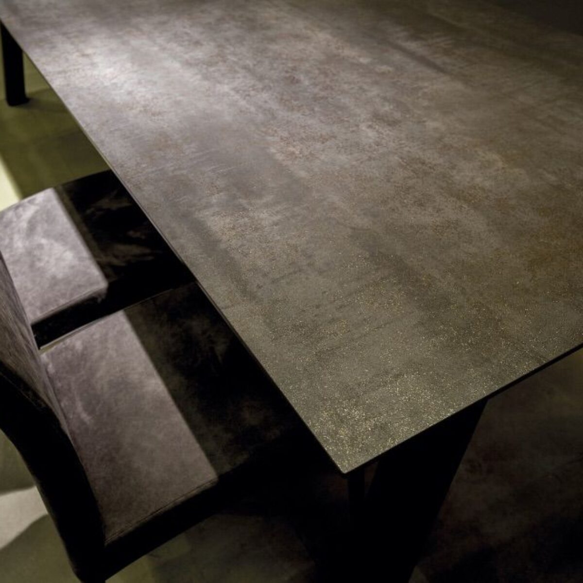 STOLY_ZE_SPIEKOW__KONGLOMERATU_meble_spieki_konglomerat_kwarcowe_n_sphere_polska (2)