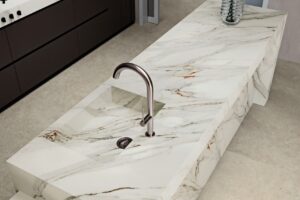 Spiek-Corinto-bialy-z-zyla-zylowany-zylasty-na-blaty-sciany-Coverlam-n-sphere-Centrum-obrobki-spiekow-02-min