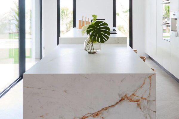 Spiek-kwarcowy-Neolith-Classtone-Abu-Dhabi-White-1-min