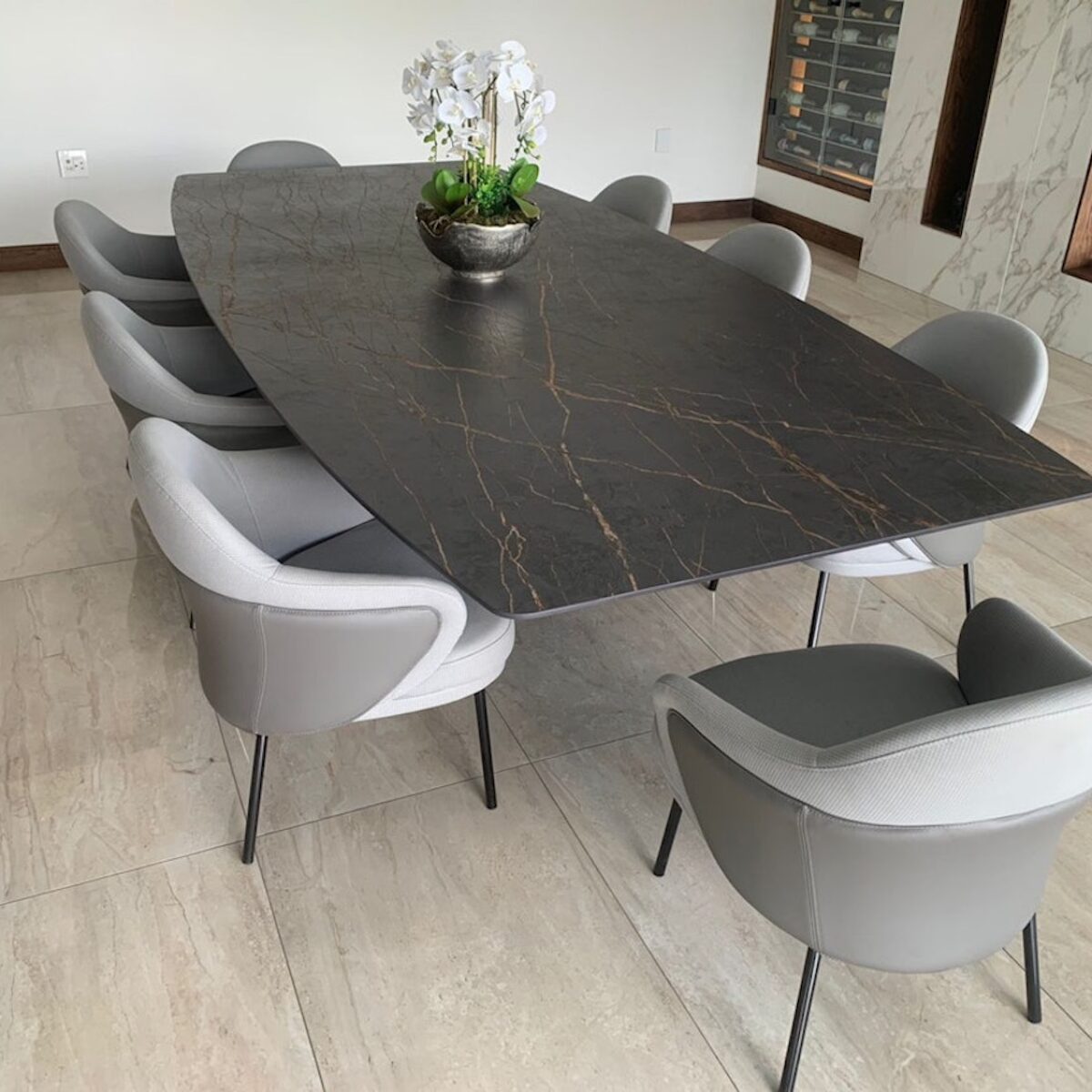 Stoly-jadalniane-na-zamowienie-z-blatami-ze-spiekow-kamienia-kamiennymi-konhlomeratu-02-min