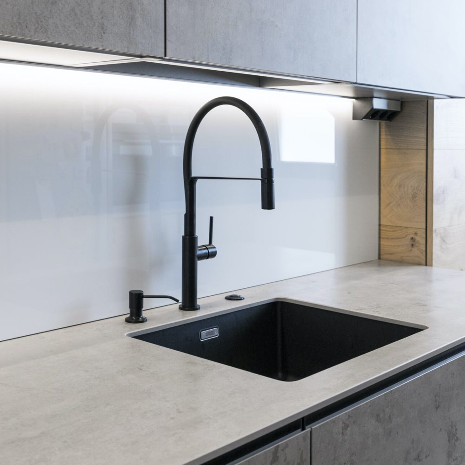 beton_Jasnoszary-Spiek-Kwarcowy-Struktura-Betonu-Industrialne-Wnętrza-n-sphere-Centrum-Spiekow-Kwarcowych-Kamieni-Naturalnych-Zywiec-Slask-Malopolska-05