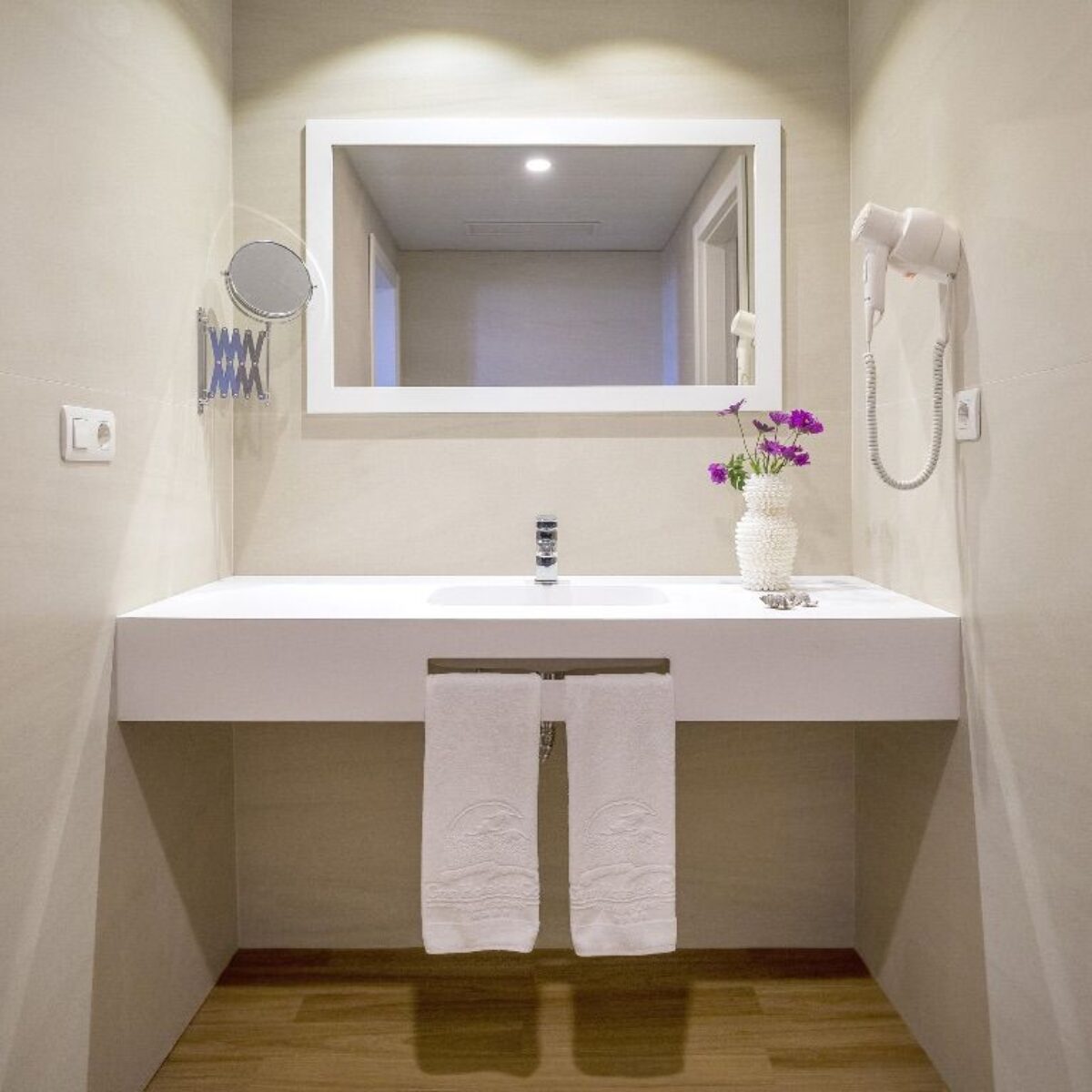 lazienki_z_kamienia__konglomeratu_i_spiekow_kwarcowych__lazienka_ze_spiekow__wielkoi_form (15) lazienki_z_kamienia__konglomeratu_i_spiekow_kwarcowych__lazienka_ze_spiekow__wielkoi_form (15)