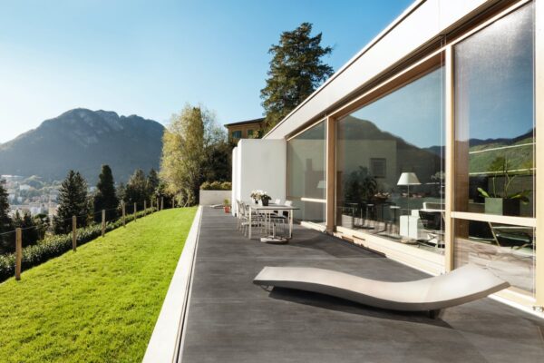 metropolitan_exterior-min