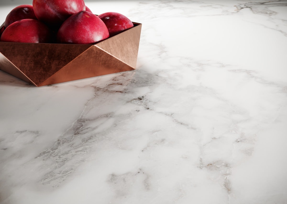 spiek-kwarcowy-biały-marmur-szare-żyły-minimalistyczny-klasyczny-detal-01-min