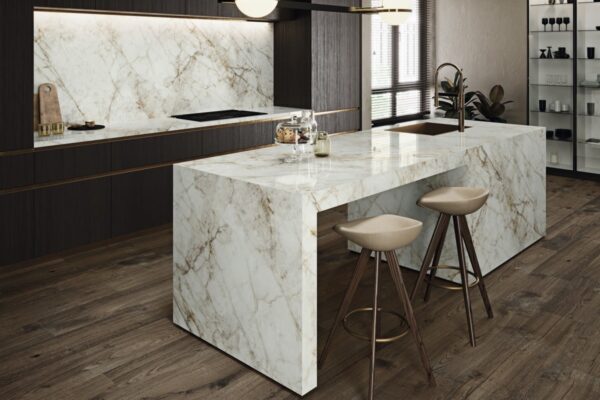 spiek-kwarcowy-bialy-zloty-zylowany-marmuropodobny-cuarzo-reno-coverlam-n-sphere-centrum-spiekow-kwarcowych-slask-malopolska-02-min