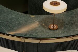 konglomerat_zielony_konglomerat_z_delikatna_zyla_naturalna_Silestone_n-sphere_Centrum_Spiekow-02-min