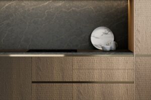 silestone-kitchen-eu-lechic-bohemiam-Silestone_n-sphere_Centrum_Spiekow_spiek_kwarcowy_z_żyłami_i_złotymi_akcentami_do_luksusowych_projektów-03-min