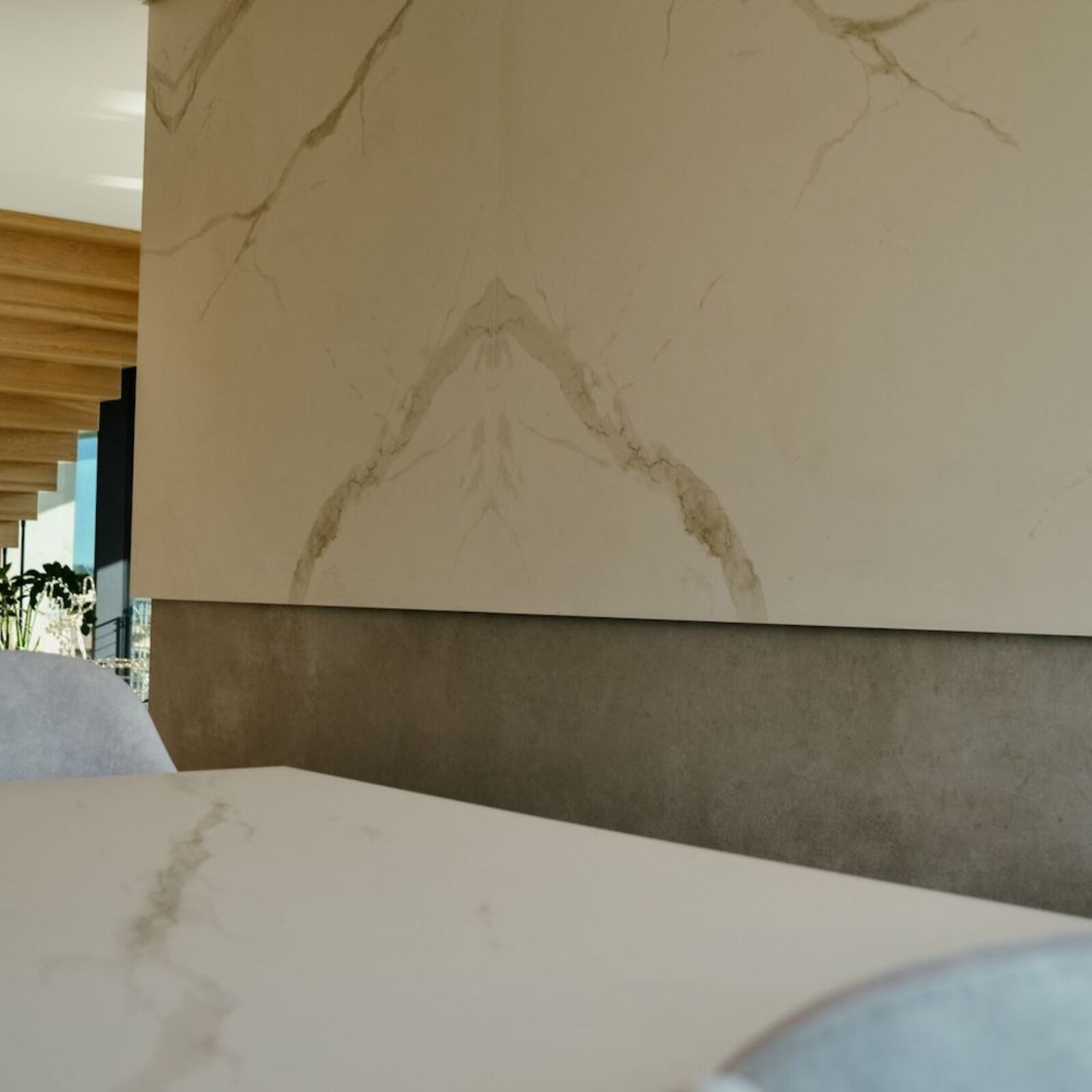 n-sphere-Showroom-Wnetrz-Calacatta-Estatuario-Spiek-Kwarcowy-Bialy-z-Zylka-Realizacja-n-sphere-Wykonawstwo-Spieki-Kwarcowe_0028-min n-sphere-Showroom-Wnetrz-Calacatta-Estatuario-Spiek-Kwarcowy-Bialy-z-Zylka-Realizacja-n-sphere-Wykonawstwo-Spieki-Kwarcowe_0028-min