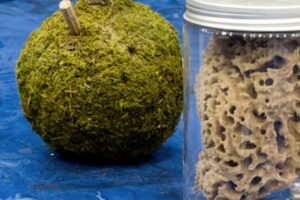 Spiek-kwarcowy-Laminam-blu-polished-intensywny-granat-z-cieniowaniem-n-sphere-centrum-Spiekow-i-Kamienia-3-min