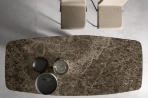 Spiek-kwarcowy-Laminam-emperador-extra-polished-brazowy-z-kontrastowa-bezowo-zlota-zyla-n-sphere-centrum-Spiekow-i-Kamienia-4-kopia-min