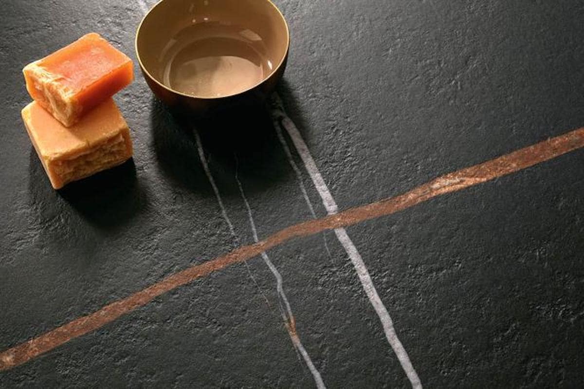 gf-7mrv-tk8C-wB9j_sahara-noir-extra-664x442-min